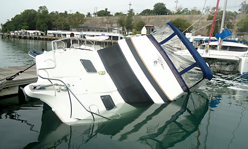 Power Cat Marine, 38 - Flybridge Cruiser